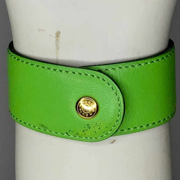 Hermès Courcheval Medor Bracelet in Kelly Green Leather (7.5in) [In Box] - Picture 5 of 8